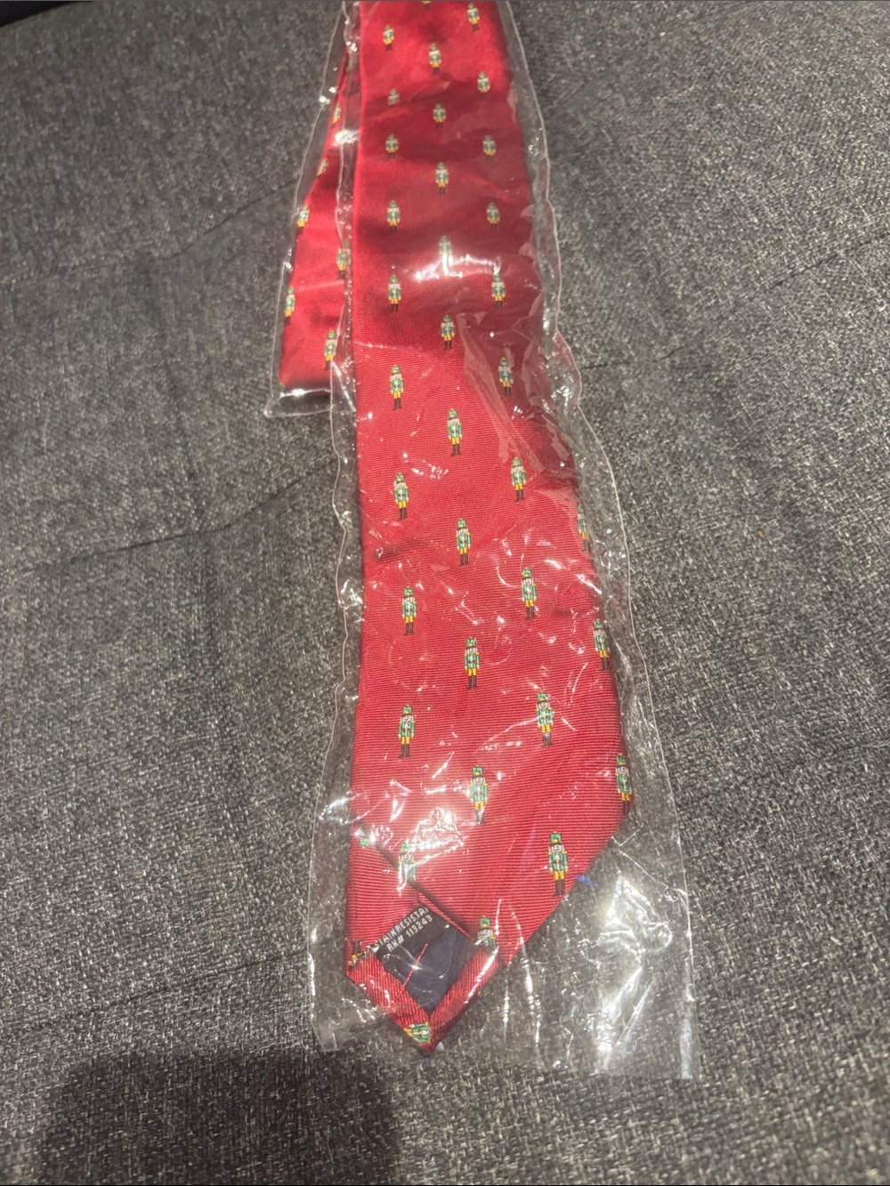 Men’s red tie